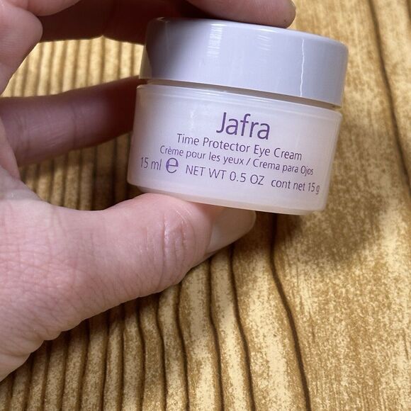 Jafra Time Protector Eye Cream 0.5 Oz 15 ml - Picture 2 of 11
